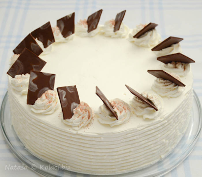 Tort cu cremă de vanilie și frișcă rețeta rapida