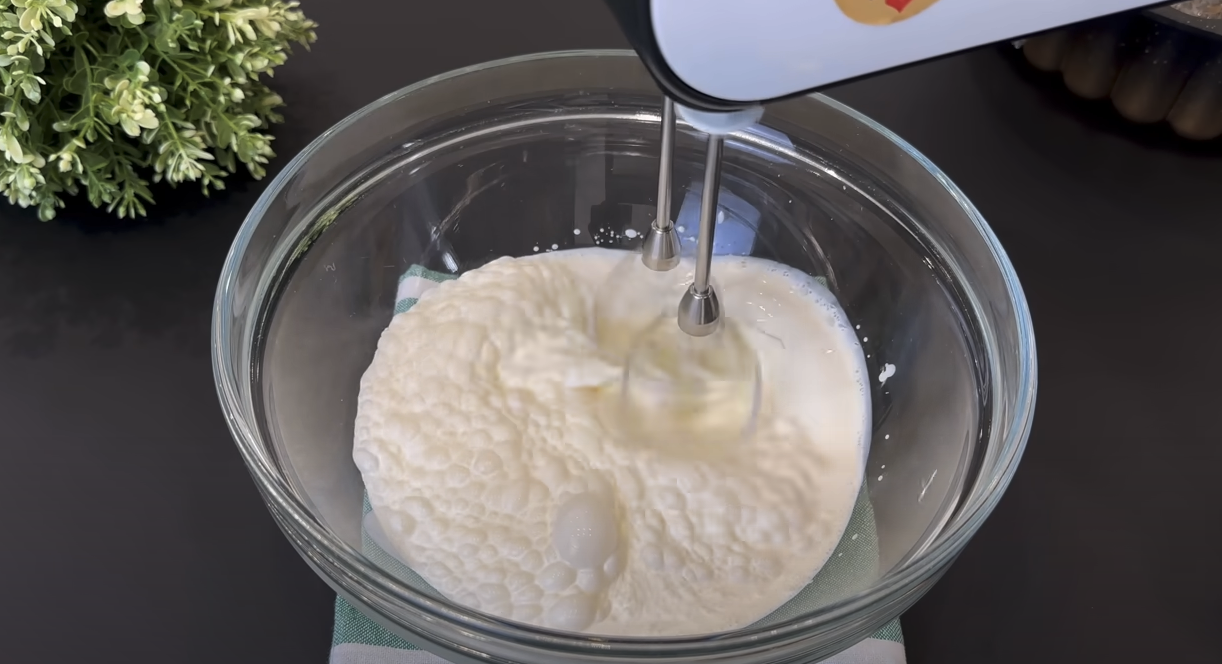 Desert de pișcoturi cu cremă de smântână și portocale