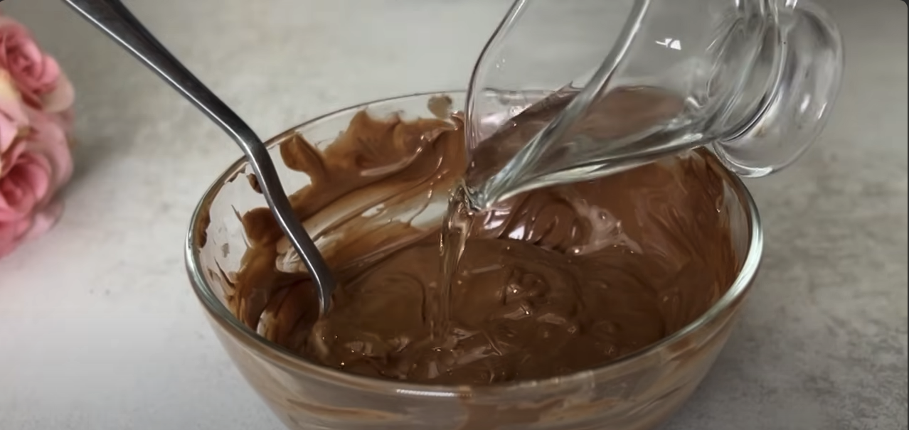 Praline de ciocolată umplute cu cocos și căpșuni