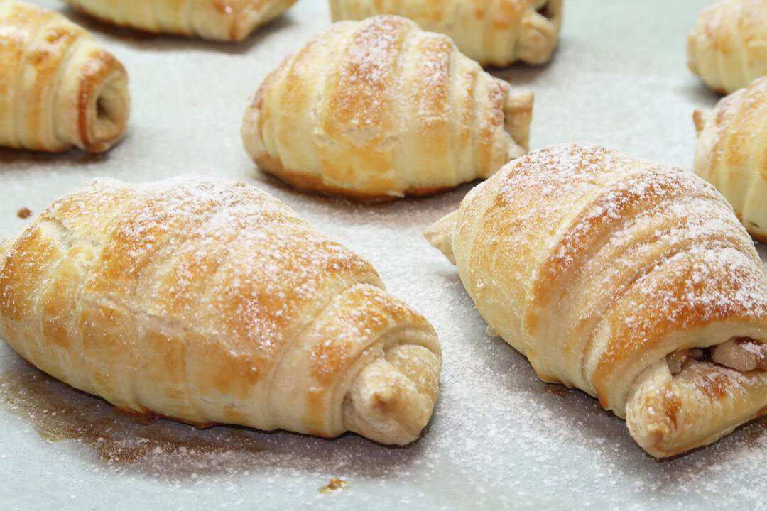 Croissante cu nucă și ciocolată: