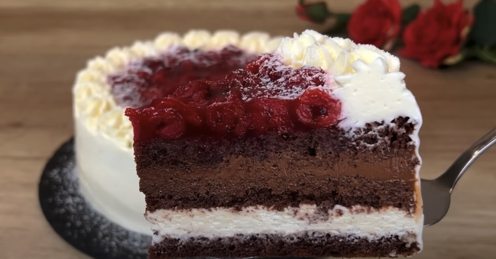 Tort Vanesa - cu ciocolată, cremă de br&acirc;nză și umplutură de vișine