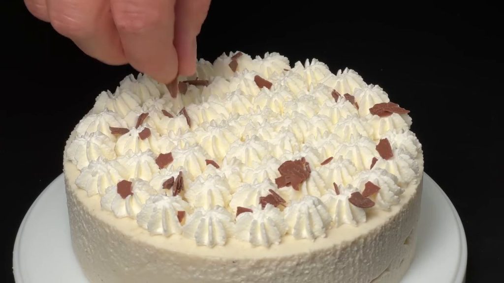 Minunată prăjitură cu banane, lapte condensat și frișcă 