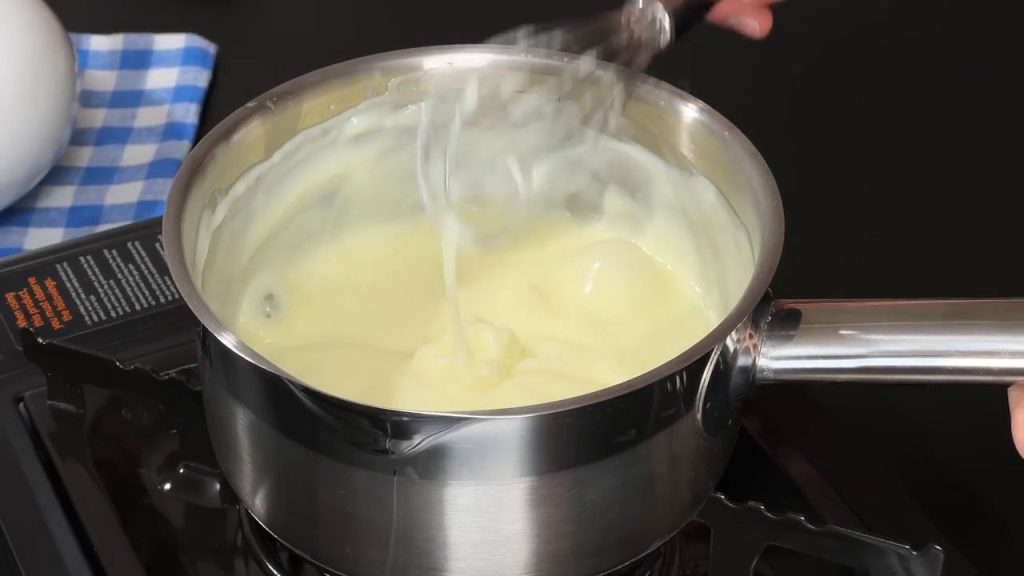 Tort DUO cu mousse de ciocolată și blat de biscuiți: o rețetă absolut delicioasă și simplă