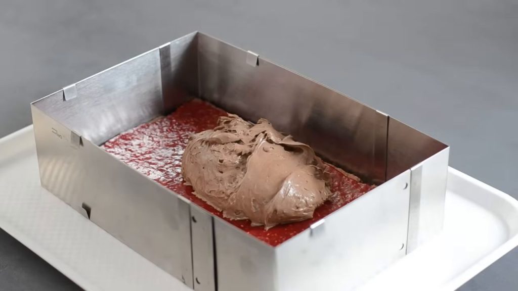 &bdquo;Prăjitura iubirii&rdquo; cu ciocolată și zmeură: desertul perfect pentru aniversări și nu numai