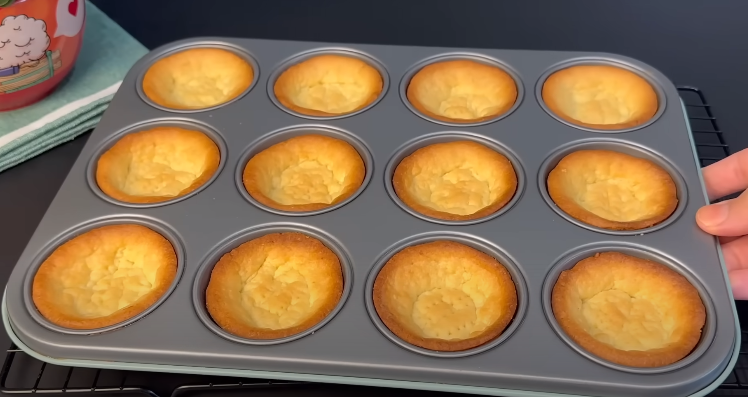 Mini-tarte cu cremă fină de lăm&acirc;ie - un desert cu care &icirc;ți vei impresiona musafirii!