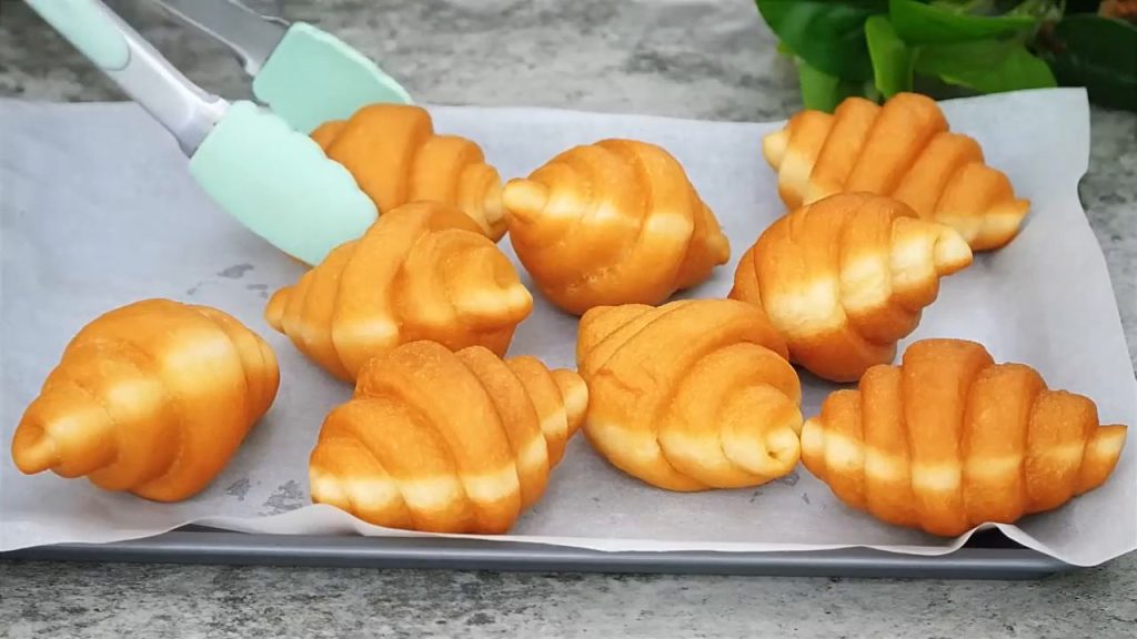 Gogoși-croissant umplute cu Nutella