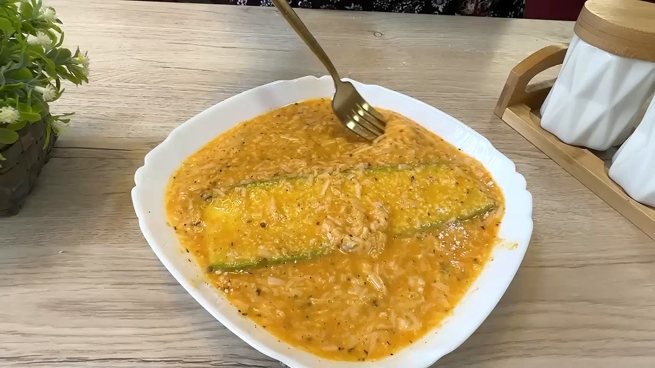 Pečen&eacute; cukety ve vaječno-s&yacute;rov&eacute; směsi pod&aacute;van&eacute; s dresinkem