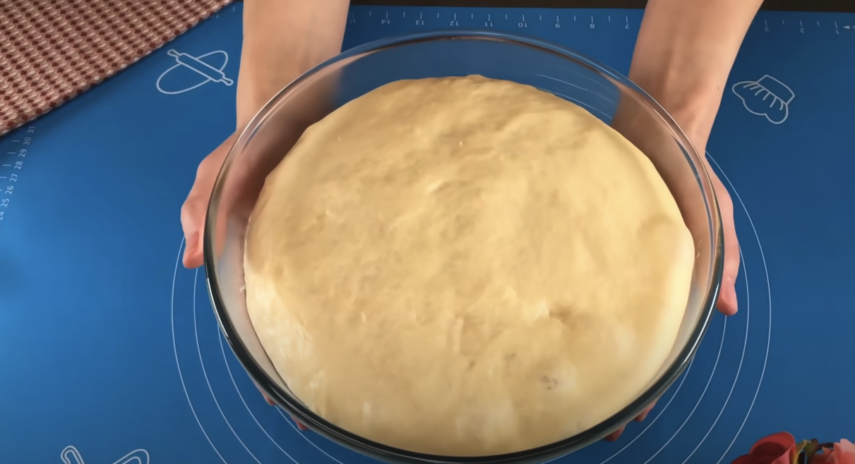  Melci pufoși cu scorțișoară și glazură de br&acirc;nză