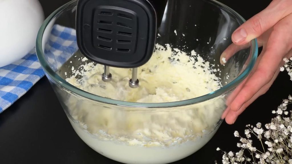 Tort DUO cu mousse de ciocolată și blat de biscuiți: o rețetă absolut delicioasă și simplă