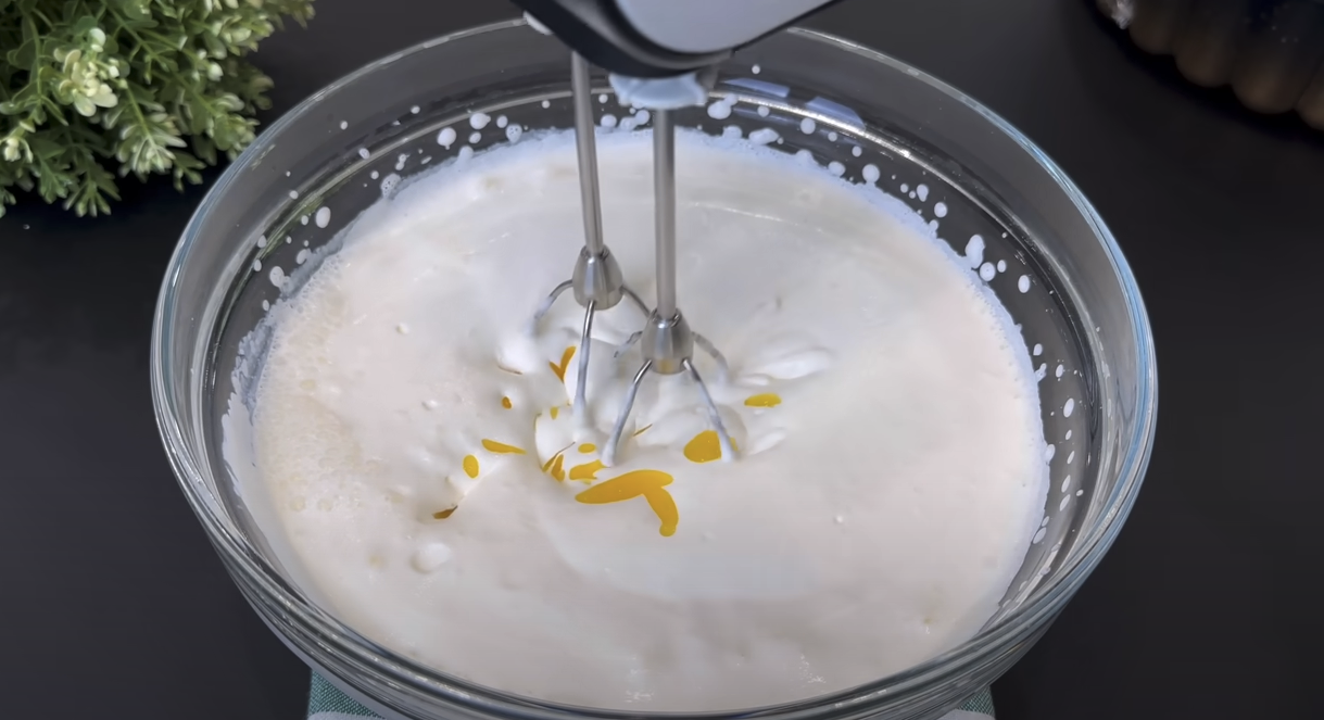 Desert de pișcoturi cu cremă de smântână și portocale