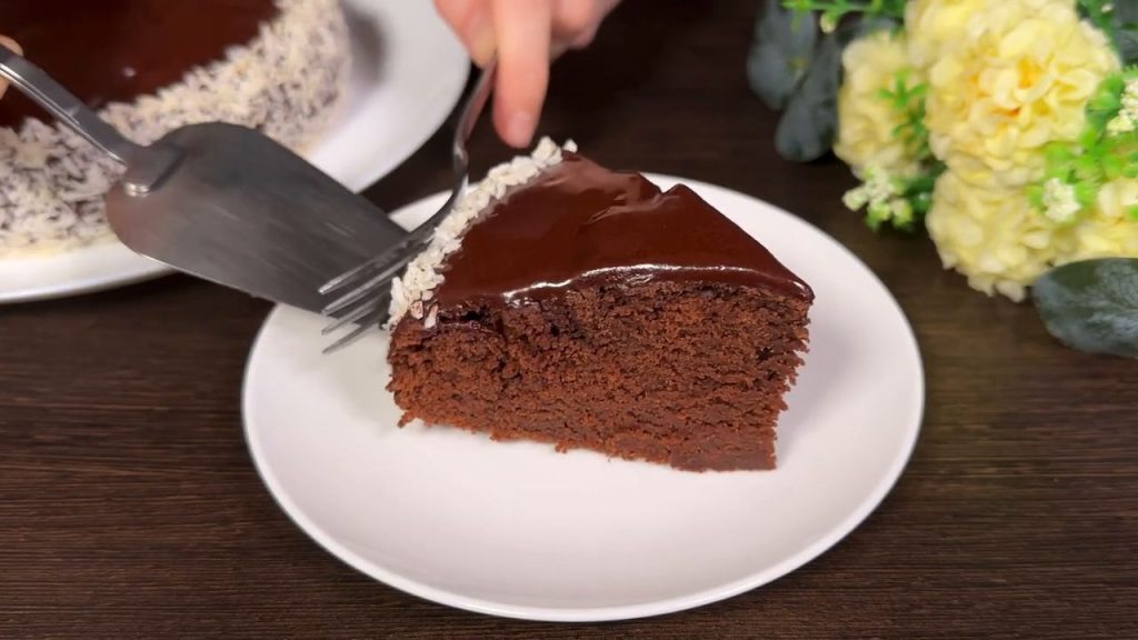 Tort de ciocolată, perfect de umed, „Crazy Cake” cu fulgi de cocos