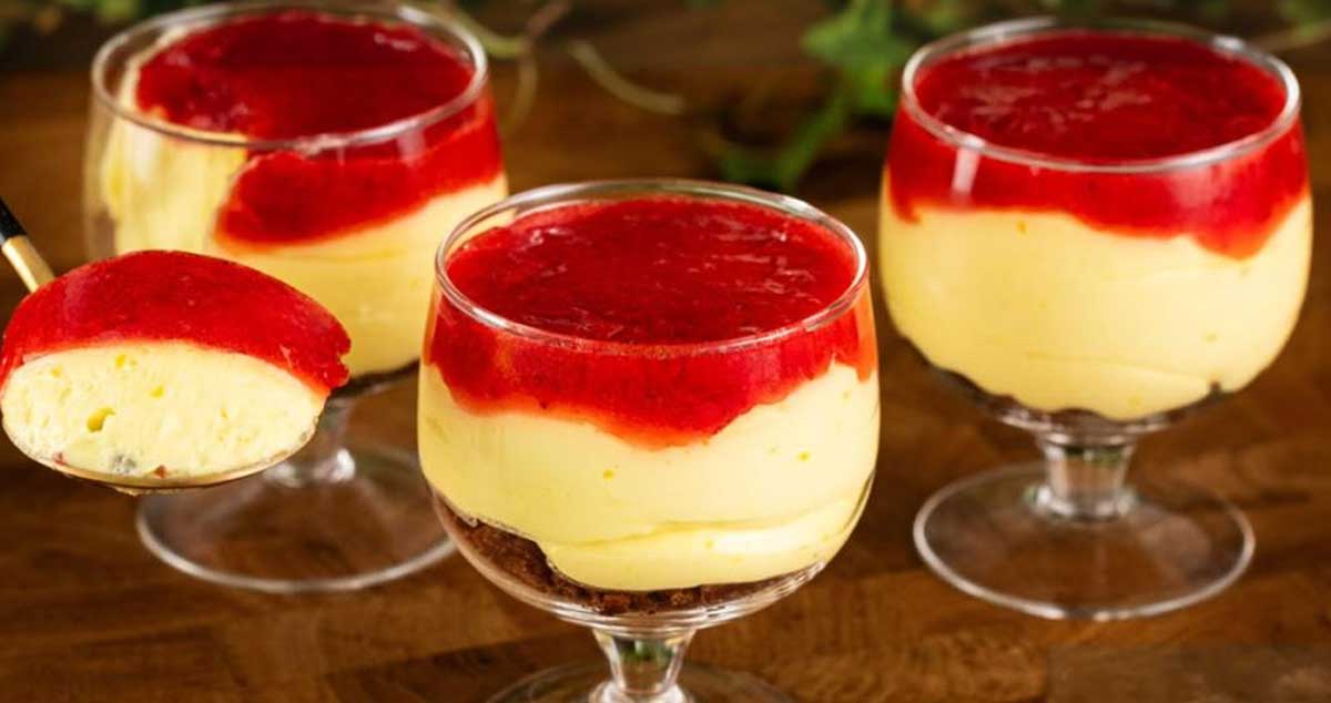 Desert cremos de lămâie cu căpșuni: un desert super bun și aromat!