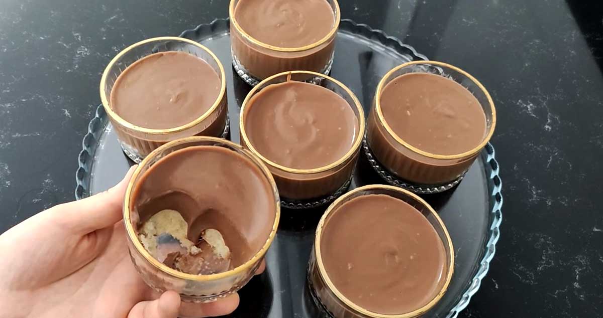 Desert la pahar cu ciocolată – gata în 15 minute!