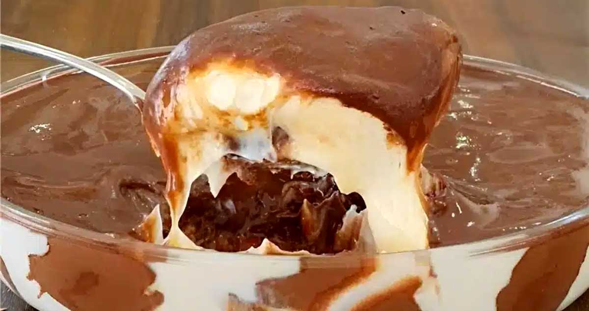 Desert simplu de ciocolată care va surprinde toți invitații tăi