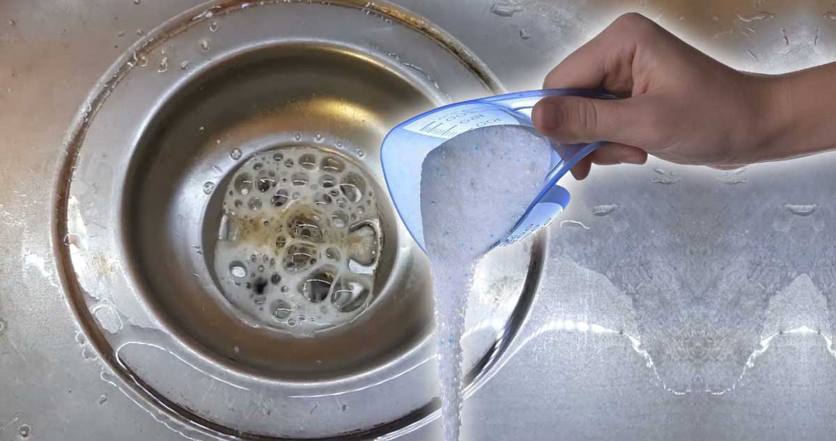 Vezi METODA cum poți DESFUNDA rapid CHIUVETA și ELIMINA MIROSUL de CANALIZARE din Baie