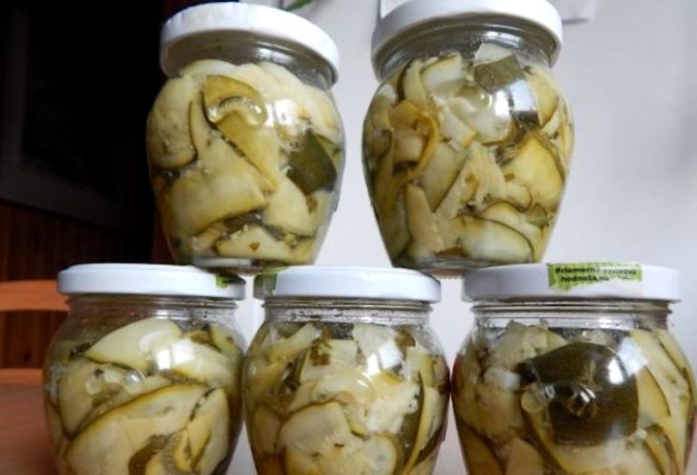 Dovlecei marinați - Rețetă simplă și rapidă