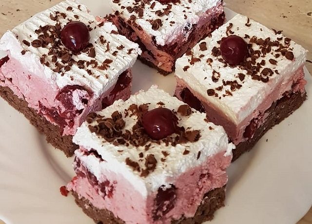 Varianta dietetică a prăjiturii Pădurea Neagră