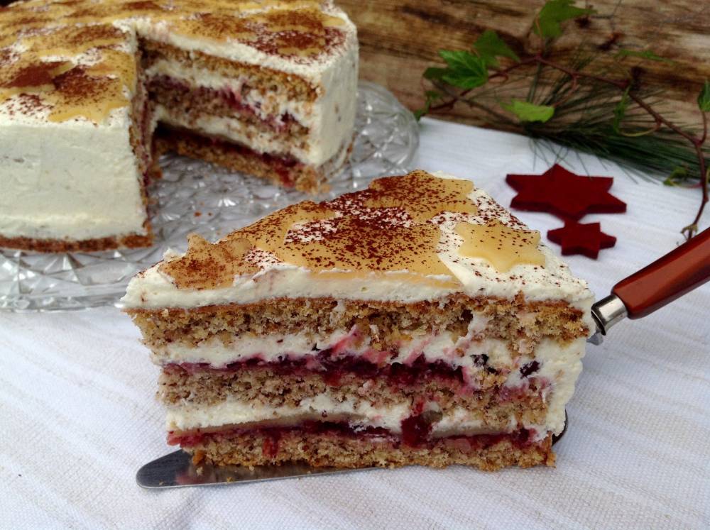 Tort cu nucă și marțipan. Bun de te lingi pe degete!