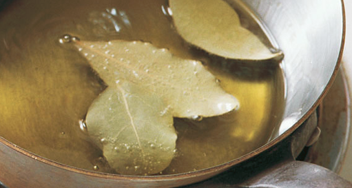 Știi ce se întâmplă dacă înmoi acest condiment în ulei de măsline?