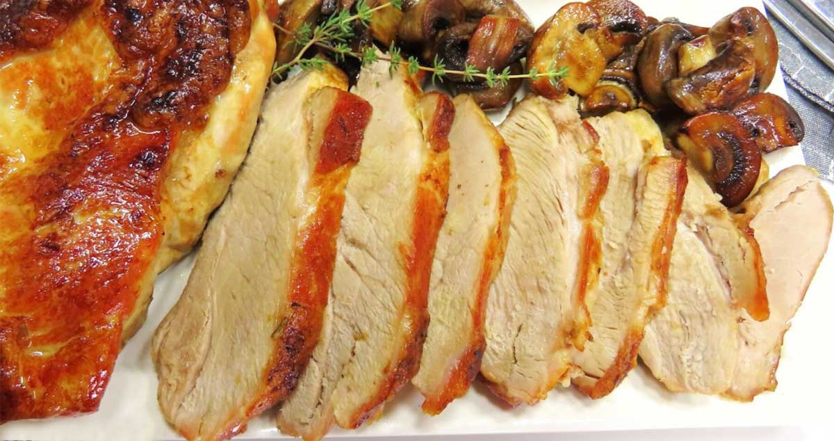 Friptură de porc suculentă cu ierburi aromatice
