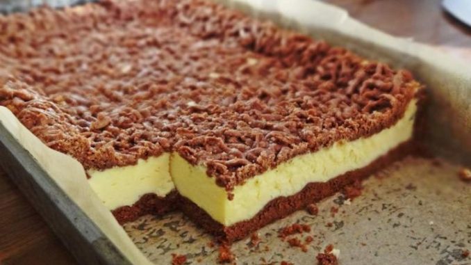 Prăjitura Sendviș - O prăjitură extraordinară cu blat de cacao și umplutură pe bază de brânză de vaci