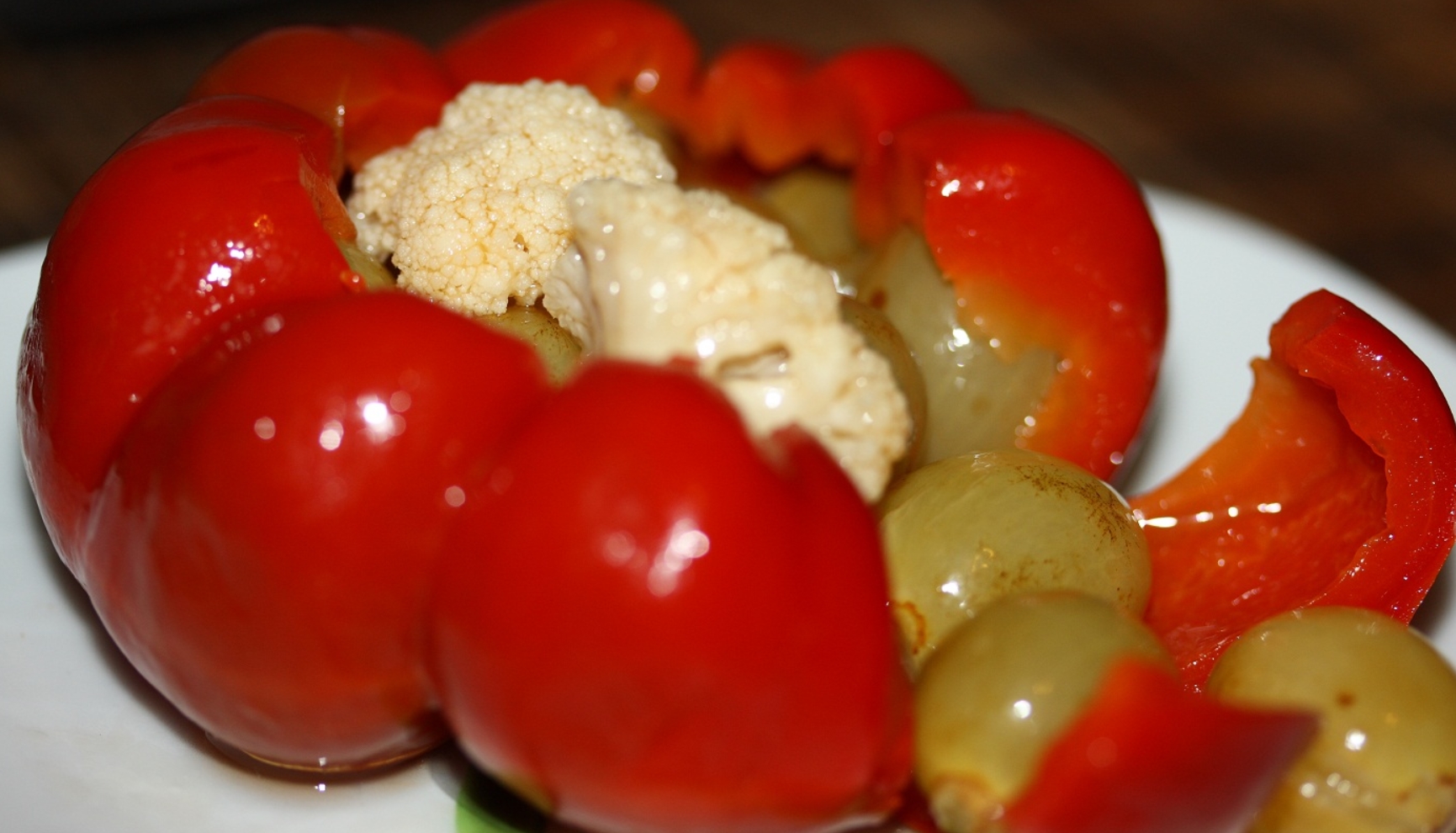 Gogoșari in oțet cu struguri - rețetă pentru 10 borcane de 800 ml