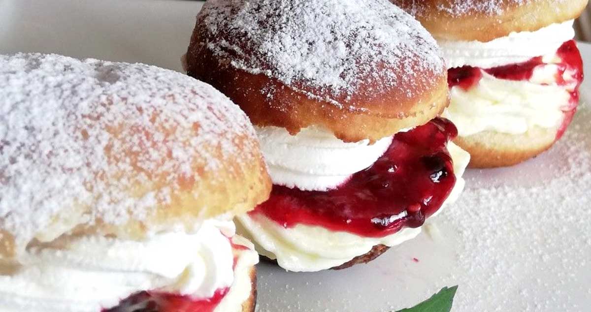 Gogoși umplute cu cremă de mascarpone și gem – cele mai bune gogoși care există!