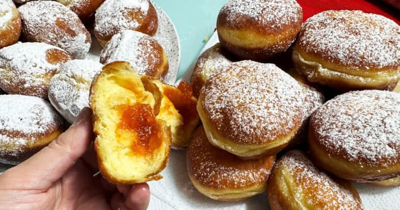 Gogoși cu dulceață de caise: mereu îmi ies foarte bune și pufoase