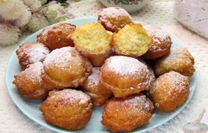 Gogoși fierbinți și pufoase în mai puțin de 20 de minute? Nu este nevoie de dospit