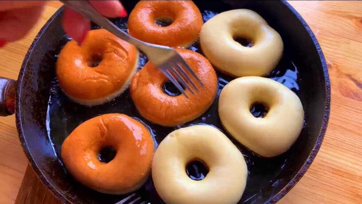 Gogoși glazurate făcute acasă: pot fi servite și simple