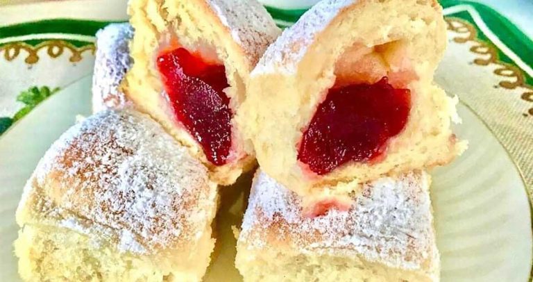 Gogoși cu umplutură de gem de căpșuni: o bunătate!