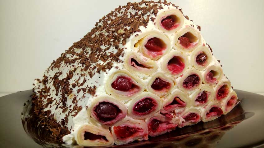 Căciula lu' Goguță – tort de clătite cu fructe din compot. Absolut delicios și rapid de făcut!