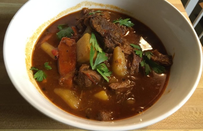 Gulaș cu vin roșu - Rețetă tradițională maghiară delicioasă. Rețetă de la o mătușă gospodină