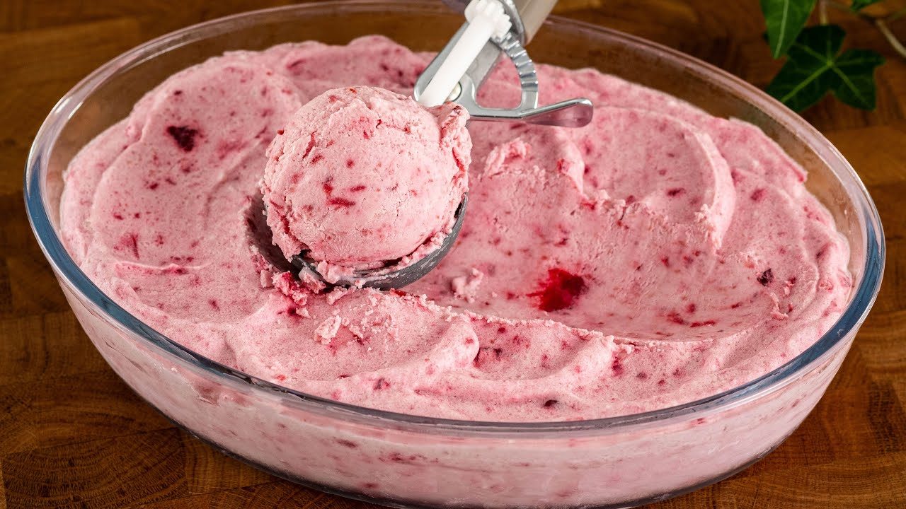 Înghețată de casă cu cireșe – Fină și aromată