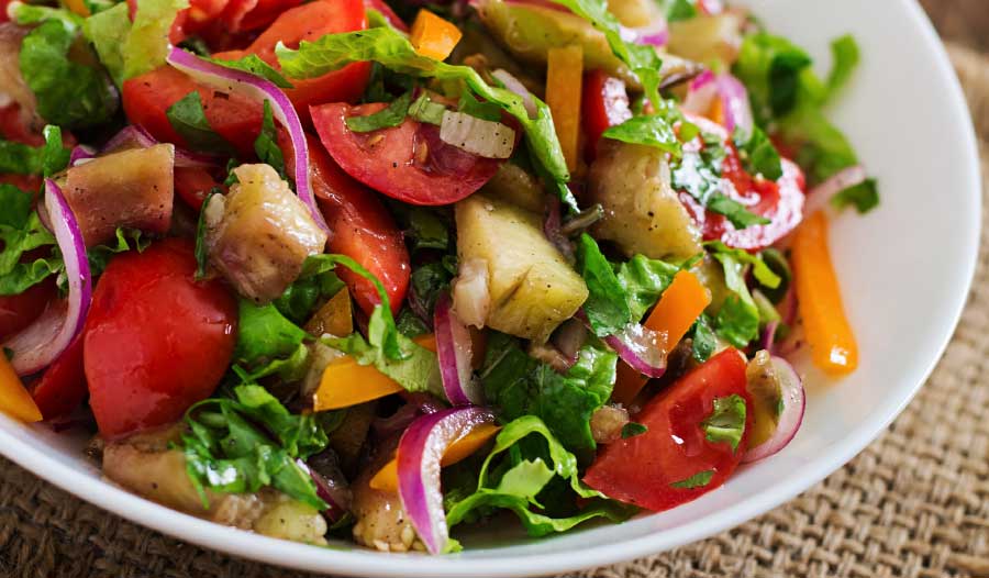 Ce ALIMENT SECRET trebuie să punem în SALATĂ ca să slăbim mai ușor?
