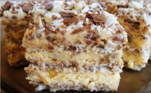 Prajitura intercontinental - una dintre prăjiturile mele favorite. Merita tot efortul!
