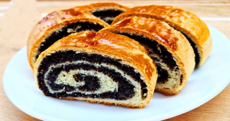 Învârtită cu mac – sau cozonac unguresc – o rețetă foarte gustoasă și bună