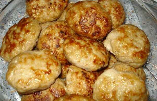 Rețetă clasică de chifteluțe de porc - Gustul chifteluțelor din copilărie