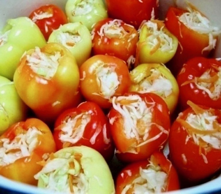 Ardei umpluți cu varză