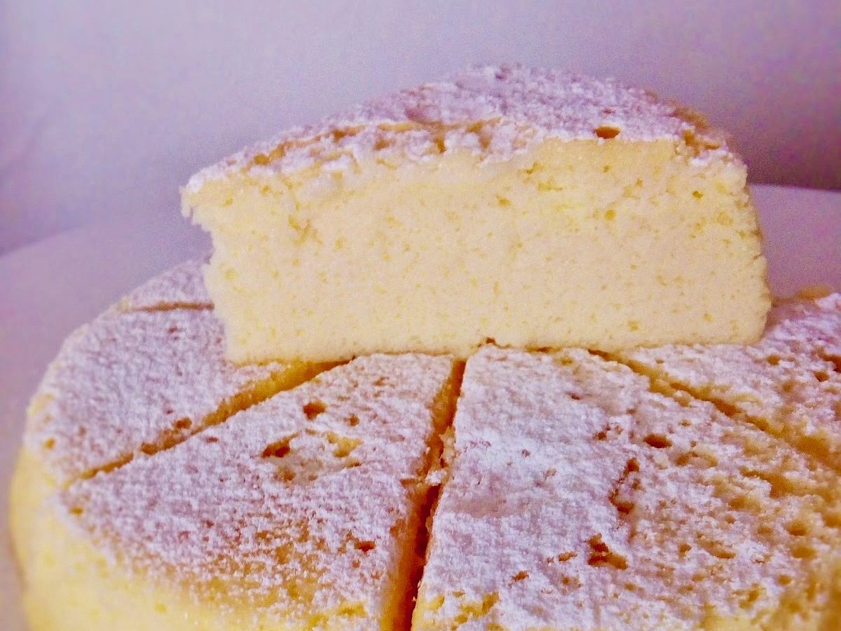 Prăjitură pufoasă și cremoasă