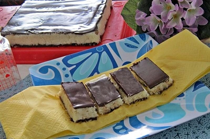 Prăjitura „Vis de Cocos” - Cu Glazură de CIocolată