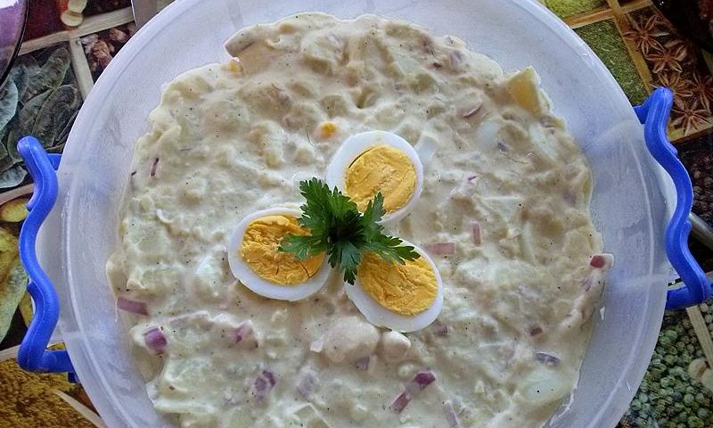 Salată de cartofi cu maioneză și ouă - Toți musafirii laudă rețeta