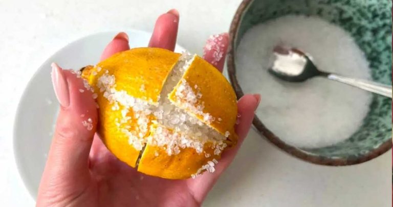 1 Lămâie cu Sare - Iată ce se Întâmplă dacă Pui Sare Peste O Lămâie Și O Lași Pe Noptieră