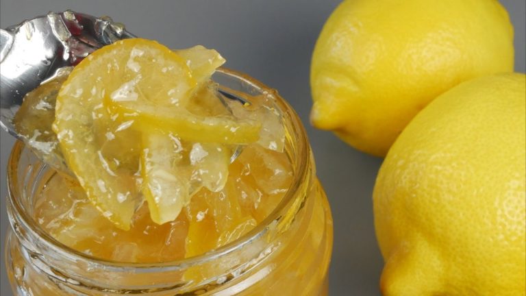 Fierbe 2 lămâi seara si bea lichidul imediat cum te trezesti. Vei fi uimit de efectele sale pentru sanatate