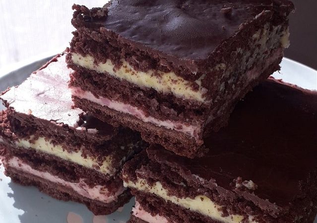 Prăjitura Familei- Cu umplutură din vanilie și căpșuni