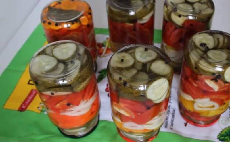 Legume asortate la borcan - toate sunt foarte gustoase și aromate