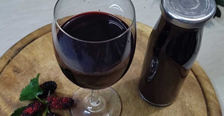 Lichior Artizanal de Dude - O Băutură FINĂ și AROMATĂ. Uite Rețeta Mea