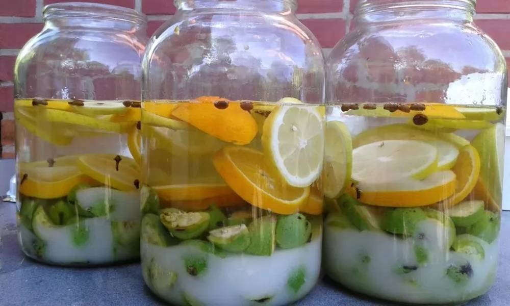 Lichior de nuci cu lămâie - un remediu popular pentru digestie și tiroidă
