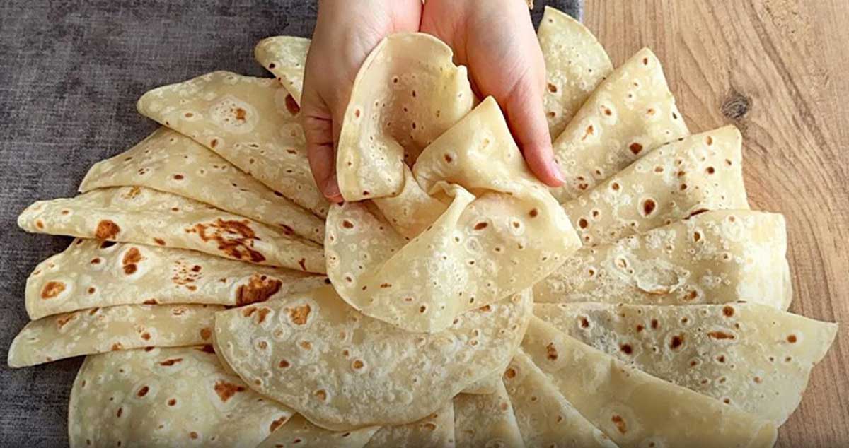 Rețetă de lipie moale „în 6 straturi”: ai nevoie de doar 3 ingrediente