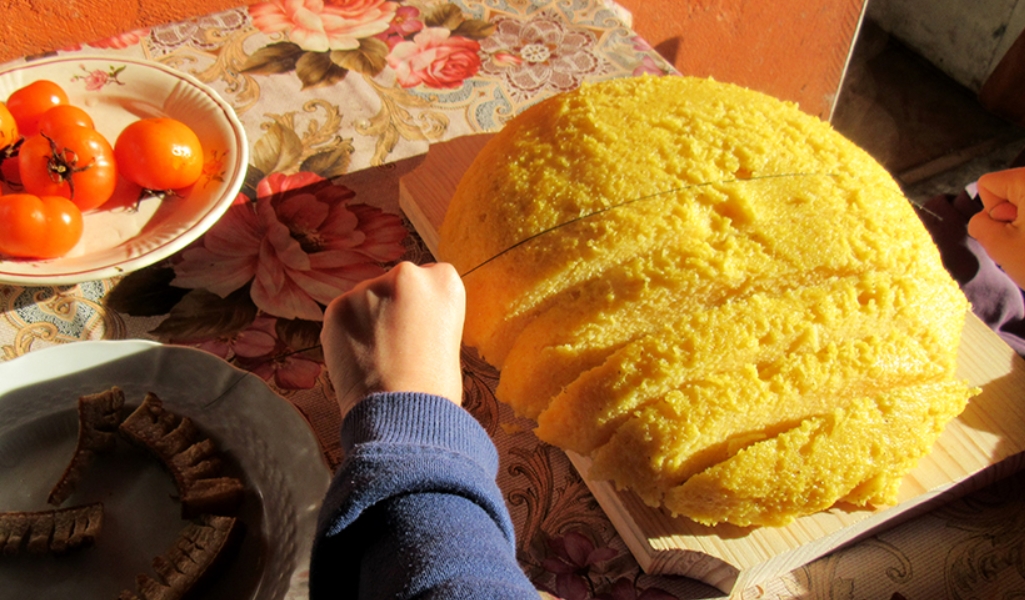 Bunica spunea: mămăliga e mai bună decât un pumn de vitamine! Iată de ce